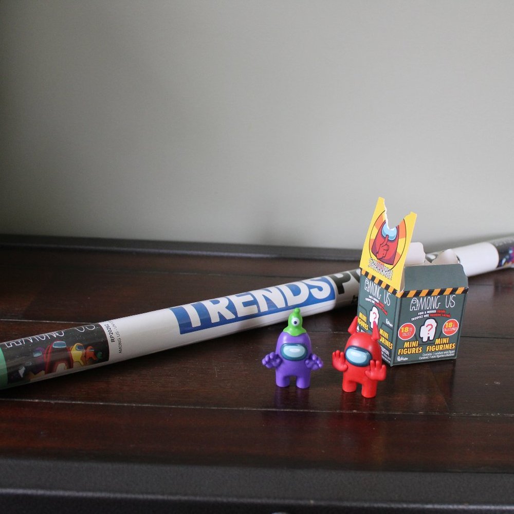 Among Us - Wall Poster and 2 Mini Figurines Red and Purple